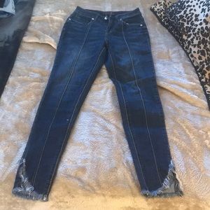 RUE 21 DISTRESSED SKINNY JEANS
